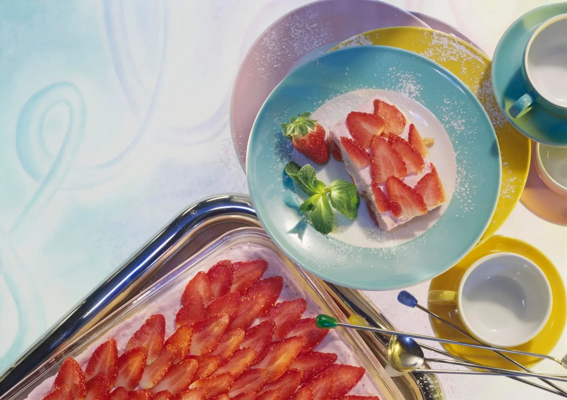 Gâteau aux fraises, rhubarbe et mascarpone