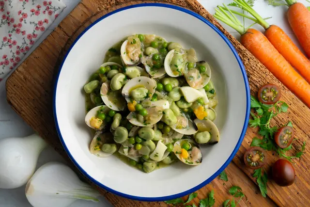 Haricots verts aux palourdes et œuf dur