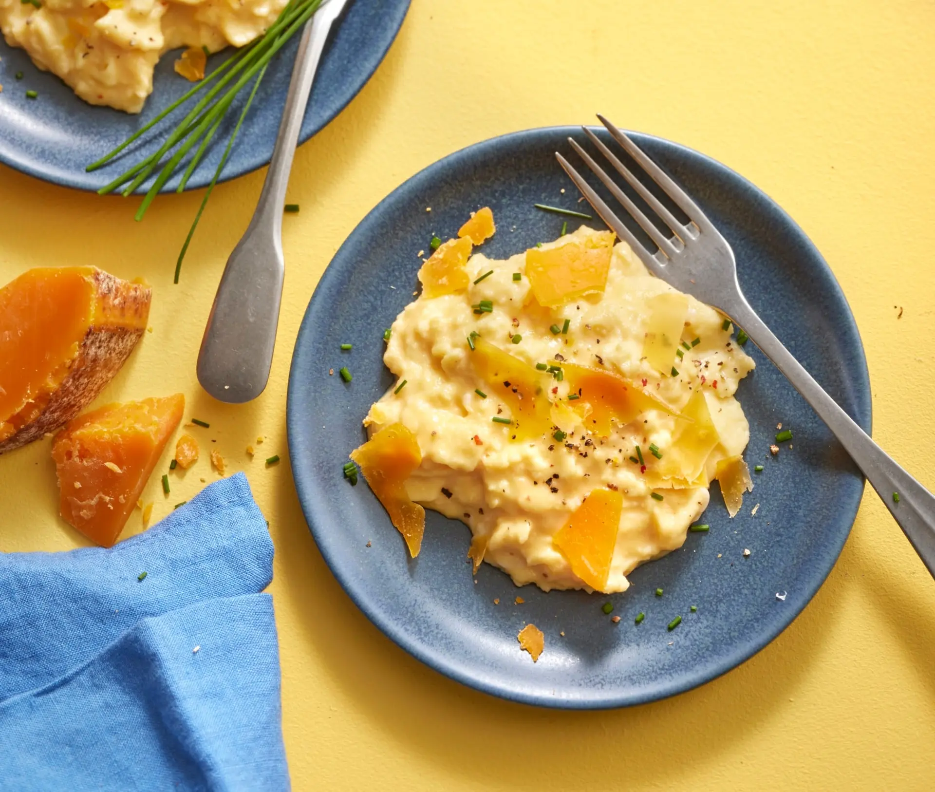Œufs brouillés à la mimolette vieille et aux herbes