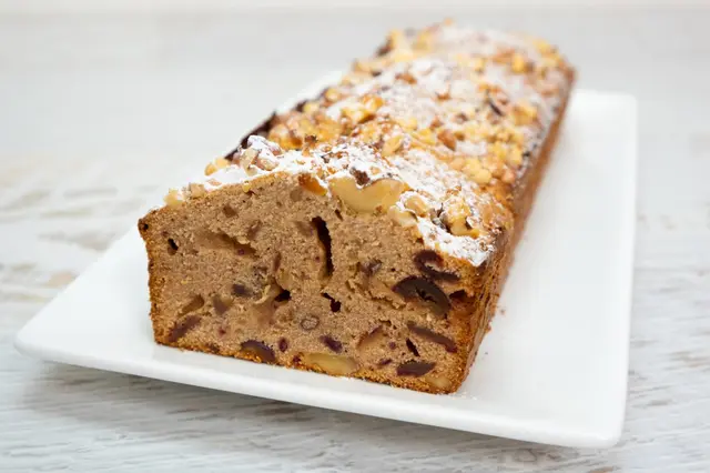 Pain aux noix et aux dattes