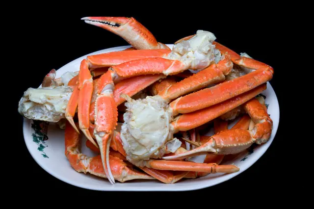 Pinces de crabe cuites
