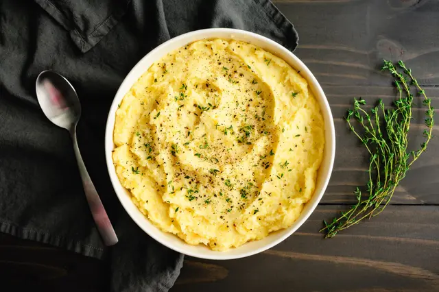 Purée de pommes de terre à l'ail rôti et au mascarpone