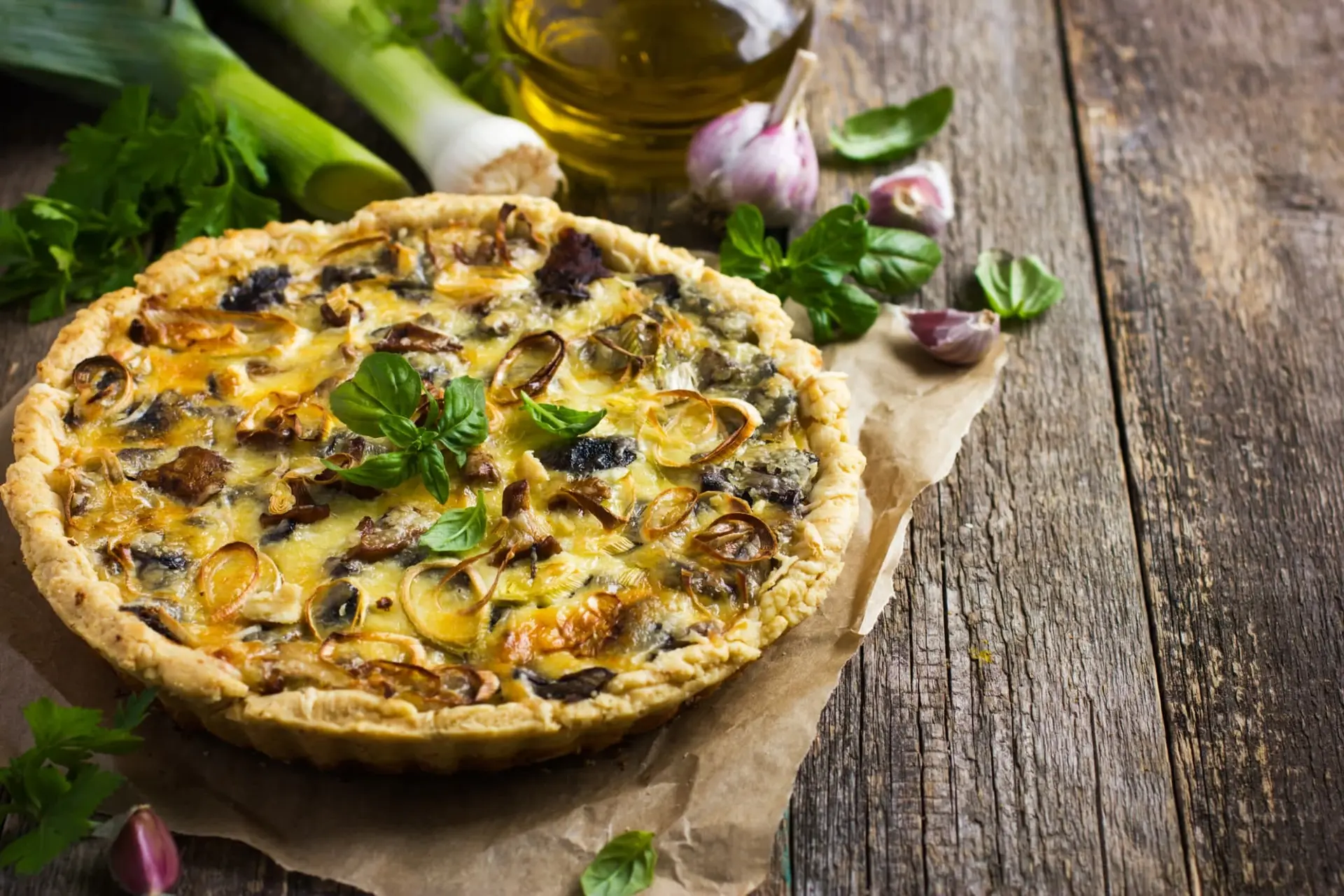 Quiche aux champignons, poireaux et fromage