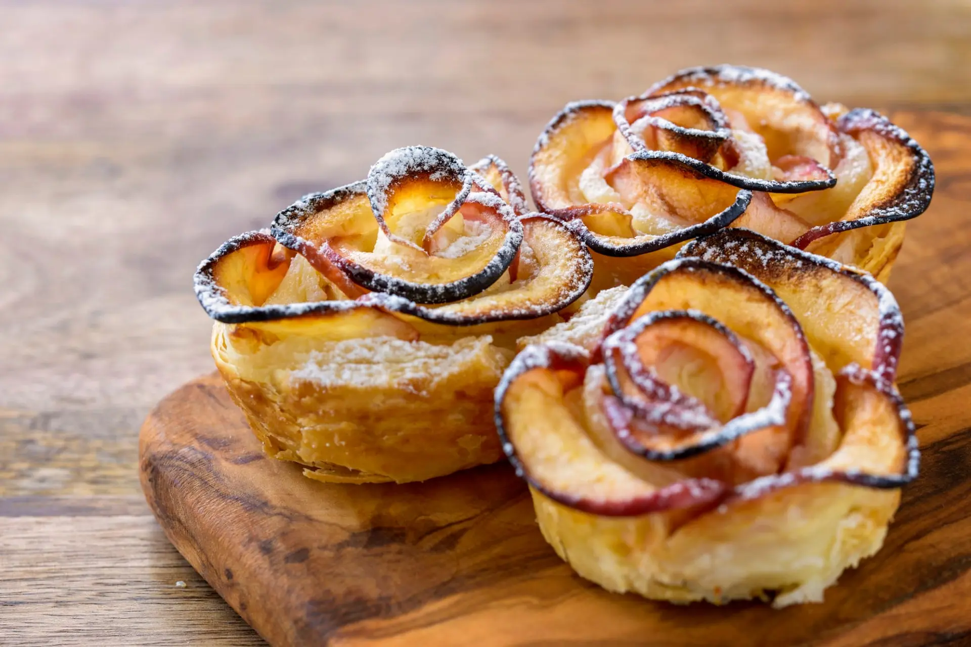 Roses de pommes feuilletées