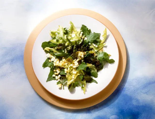 Salade de pissenlits au cresson et aux œufs