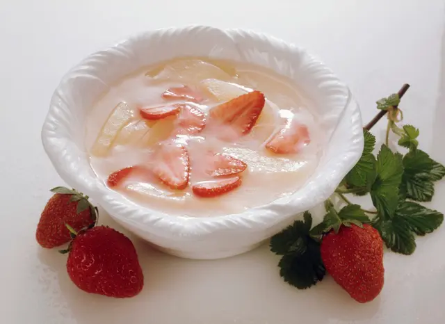 Soupe au vin froid et aux fruits
