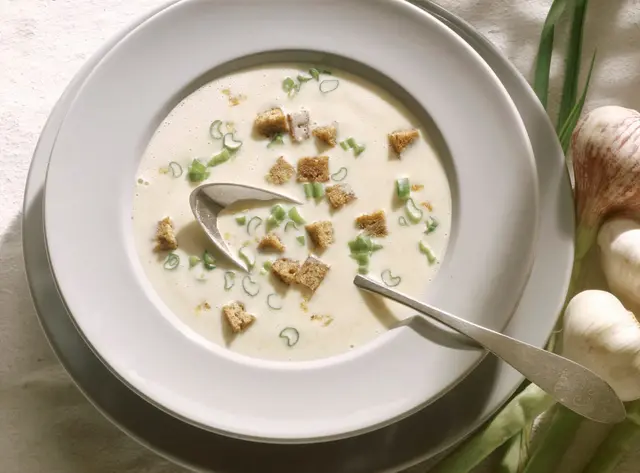 Soupe à la crème d'ail à la mode d'Innsbruck