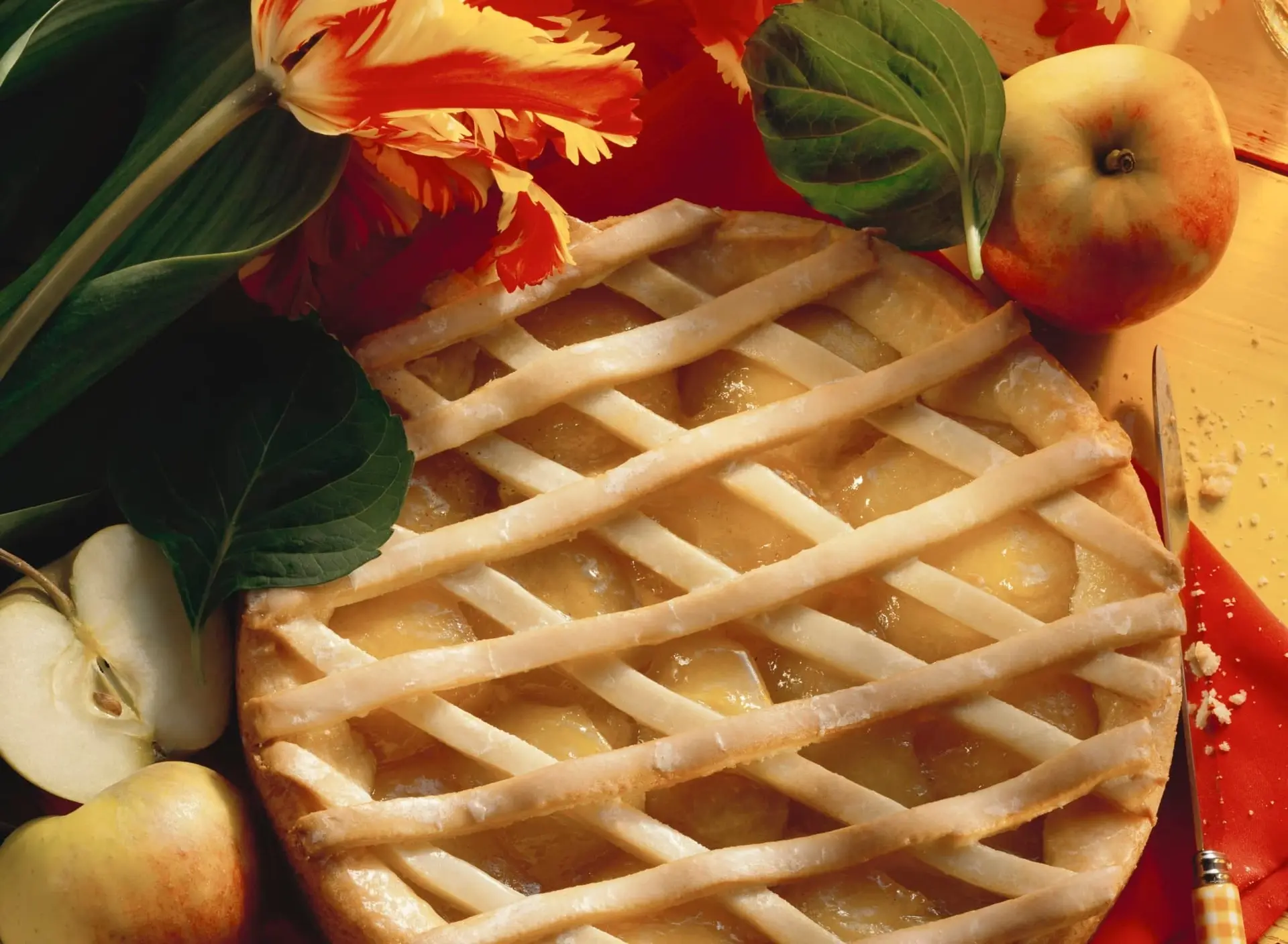 Tarte aux pommes avec treillis de massepain
