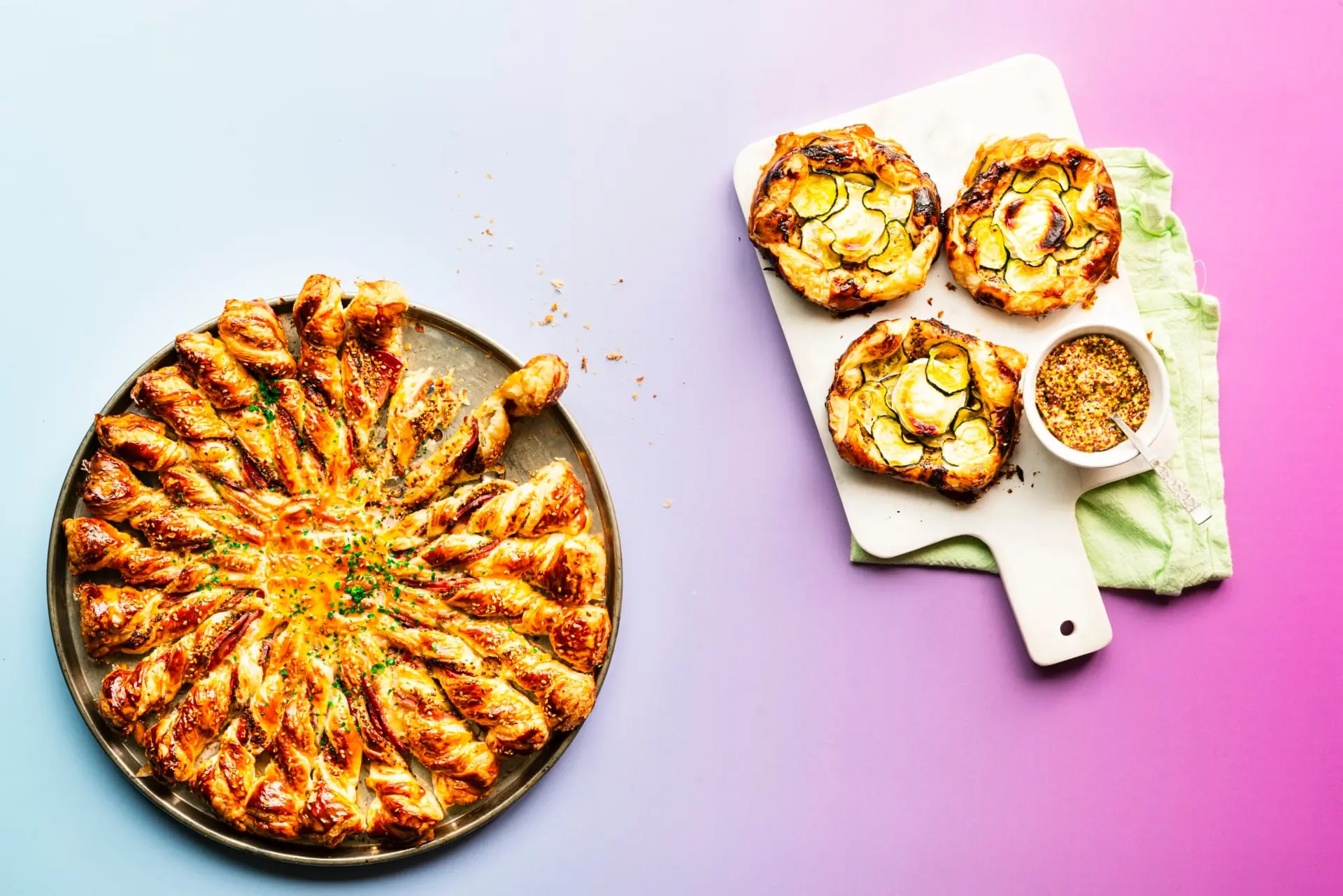 Tarte soleil à la moutarde à l'ancienne et feuilletés aux courgettes