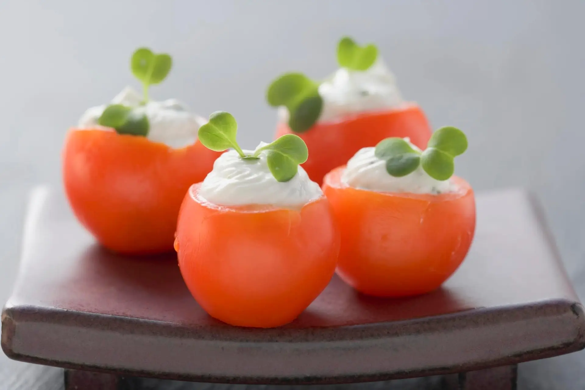 Tomates farcies au fromage frais et au cresson