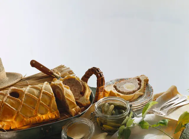 Tourte à la viande et aux œufs durs pour Pâques