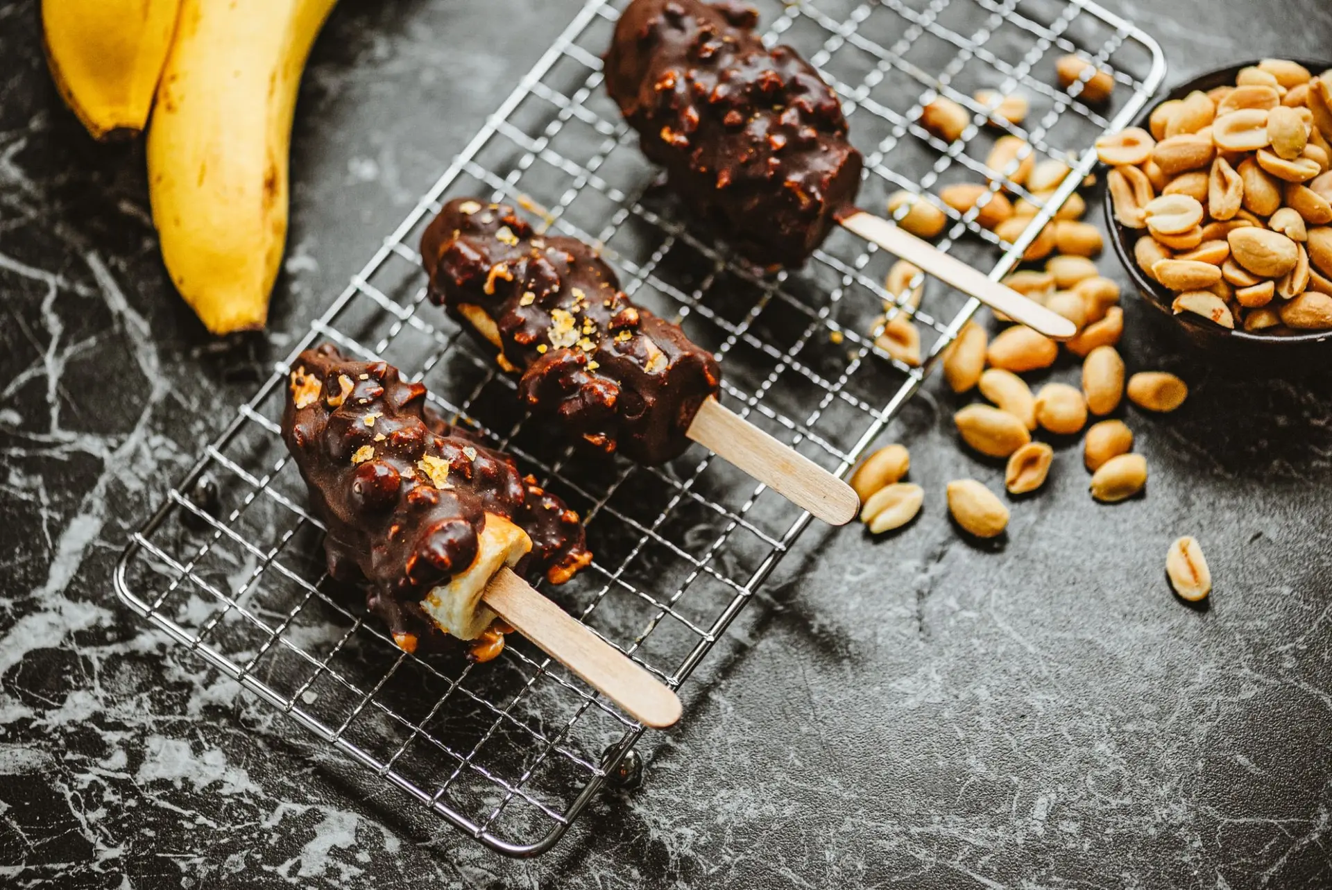 Glace de banane au chocolat et aux cacahuètes