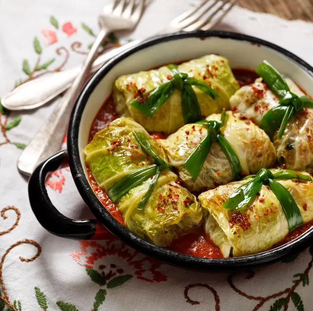 Rouleaux de chou farcis au riz et aux champignons