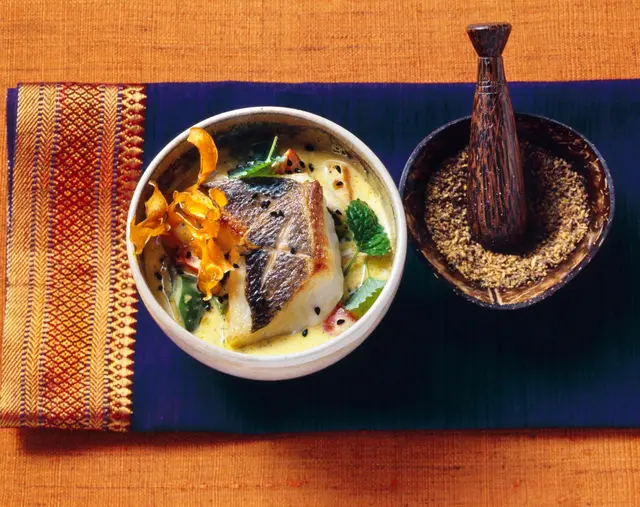 Dorade royale rôtie, sauce au yaourt et épices