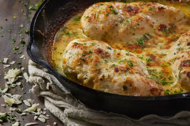 Poulet au parmesan crémeux cuit au four