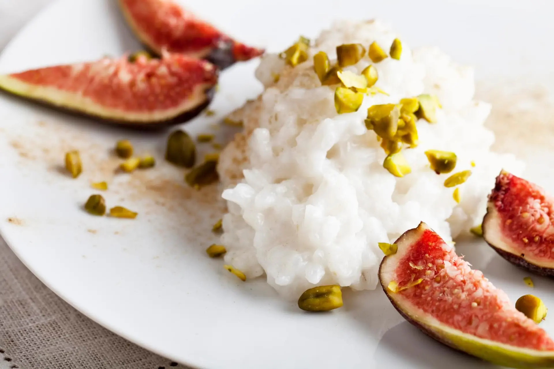 Riz au lait aux figues fraîches et pistaches