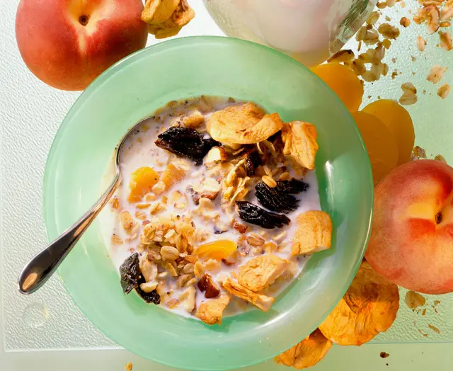 Granola aux abricots et pruneaux secs