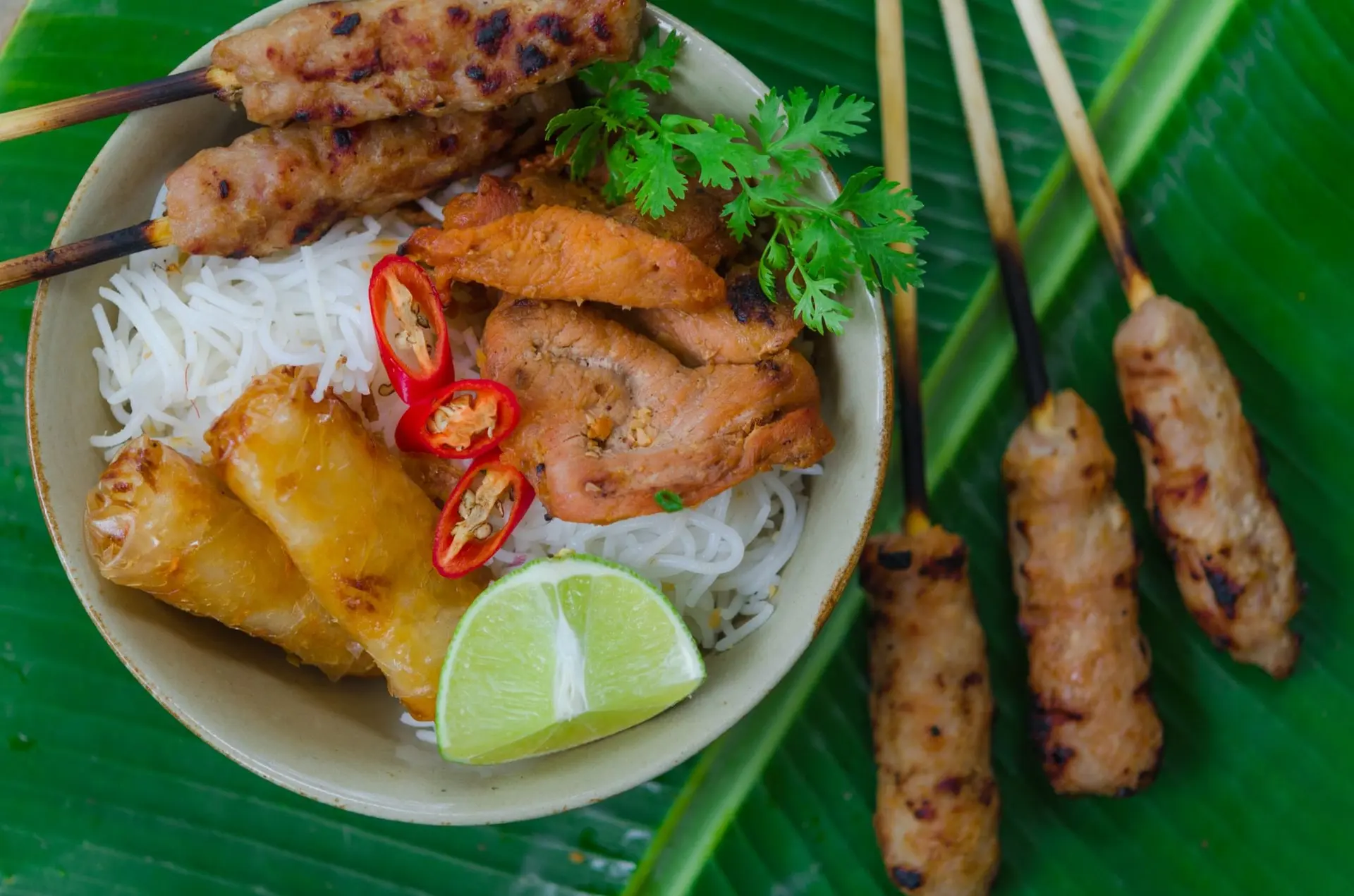 Bún thịt nướng – porc grillé vietnamien et nouilles de riz