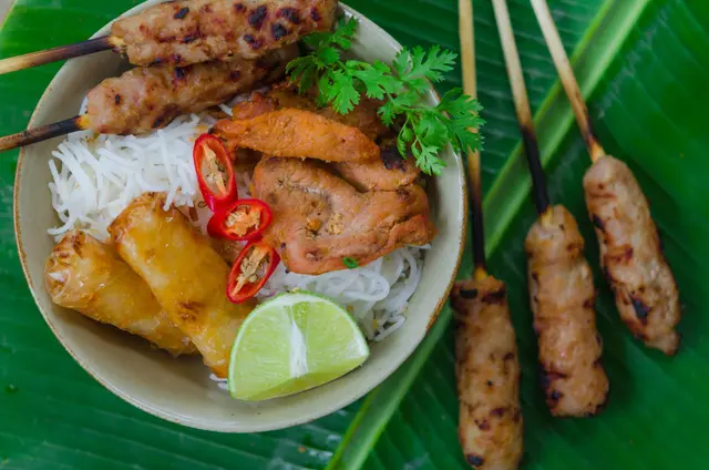 Bún thịt nướng – porc grillé vietnamien et nouilles de riz