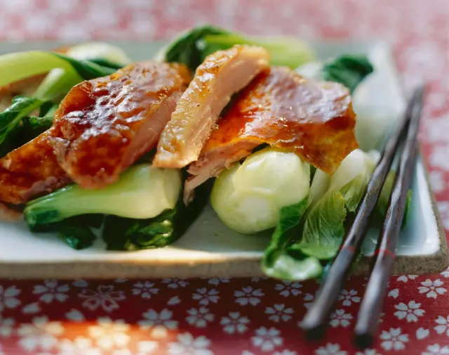 Canard laqué au pak choï