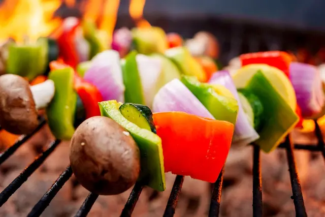 Brochettes végétaliennes aux légumes d'été