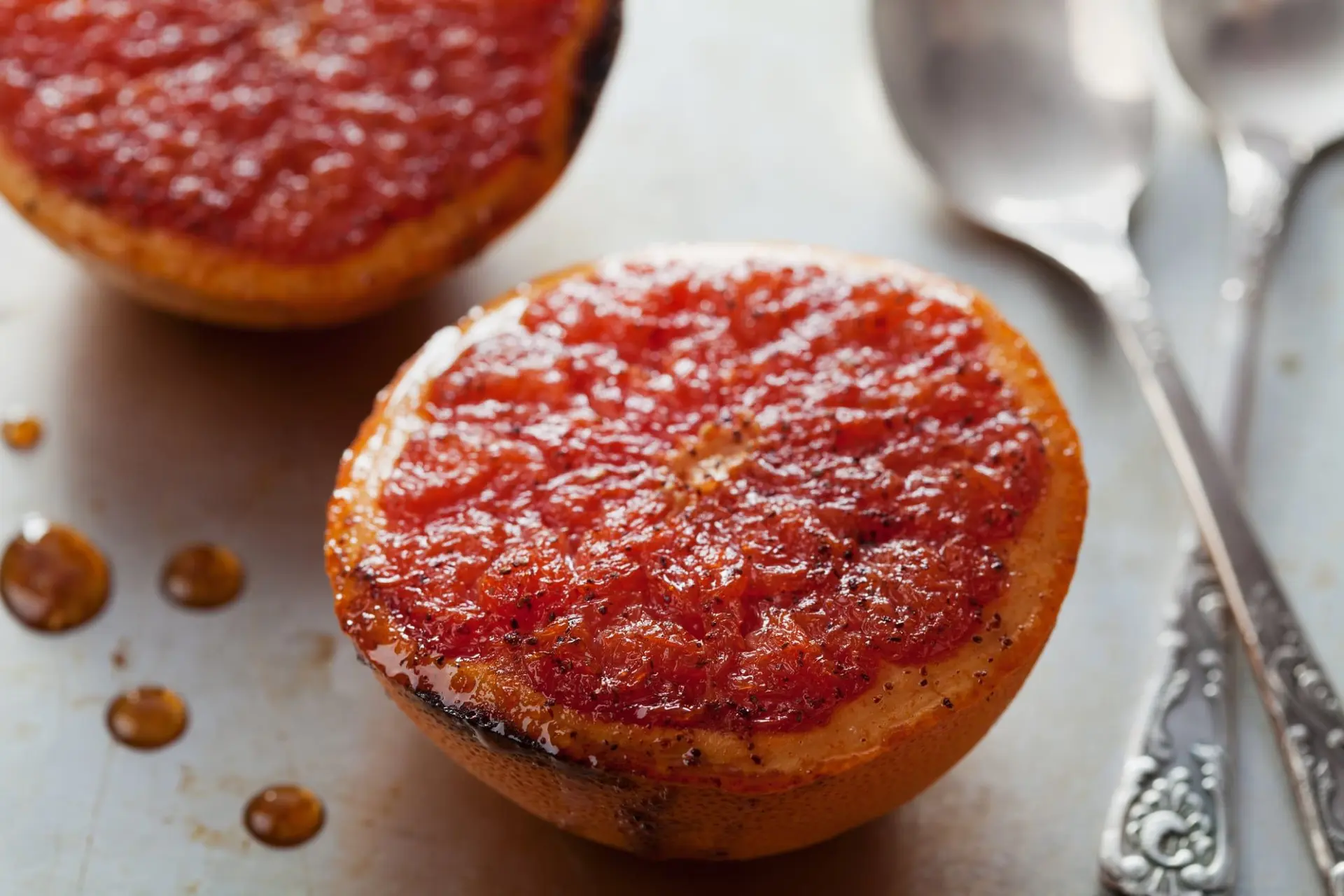 Pamplemousse grillé au sucre brun et à la cannelle