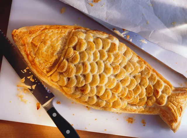 Bar farci aux crevettes en pâte feuilletée