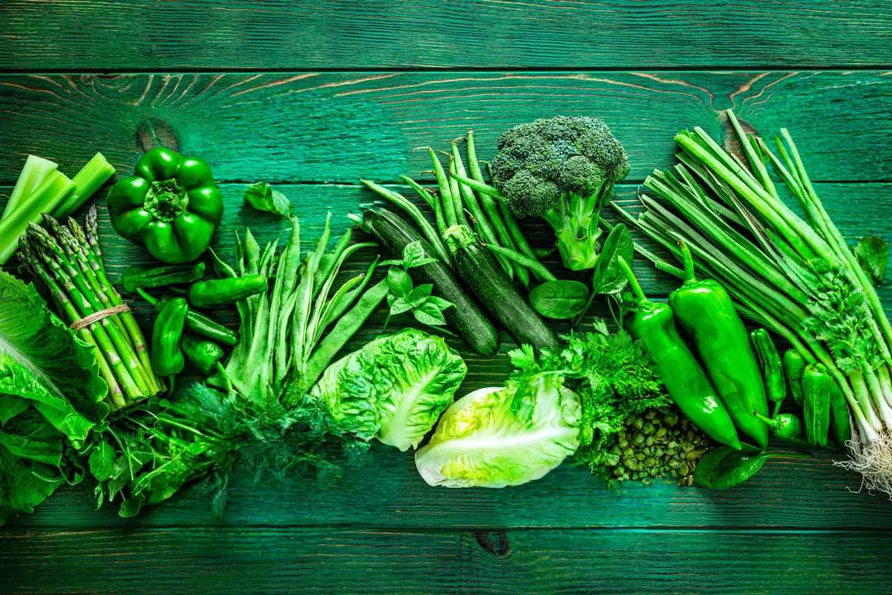 Bicarbonate dans l’eau de cuisson : l’astuce pour des légumes verts éclatants
