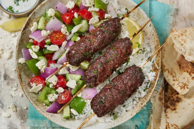 Kofta de bœuf avec sauce Tzatziki et citron