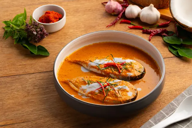 Poisson-chat avec sauce au curry rouge