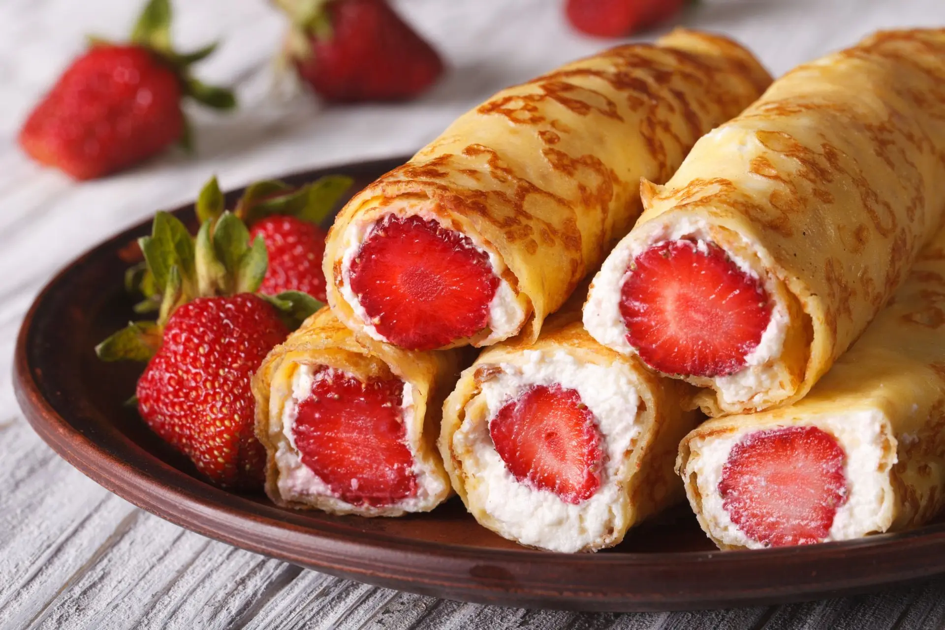 Crêpes fourrées à la fraise et fromage blanc