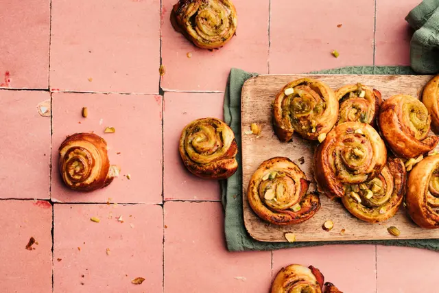 Roulés feuilletés au jambon et pesto