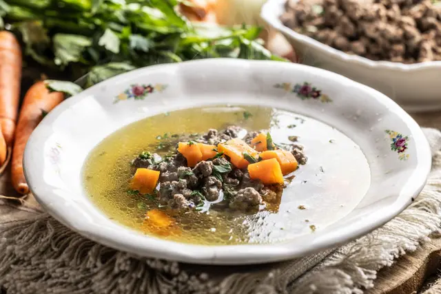 Bouillon de gnocchis de foie de bœuf