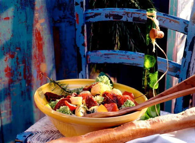 Salade de pommes de terre et de romanesco aux tomates séchées