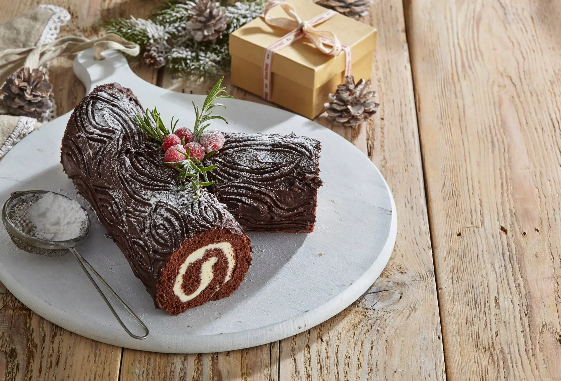 Bûche de Noël génoise au chocolat fourrée au fromage blanc