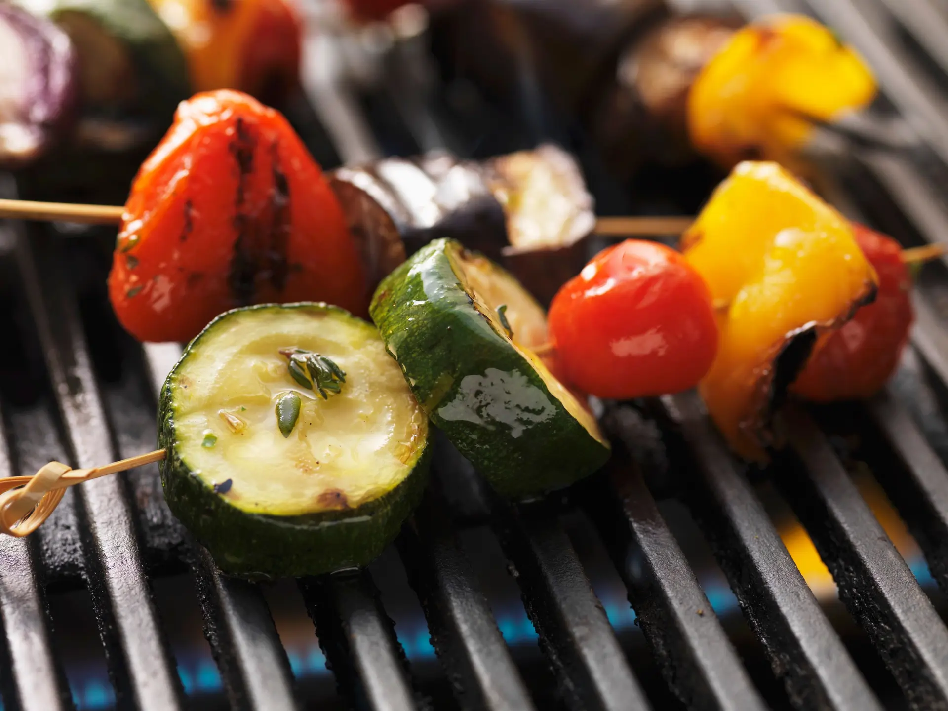 Brochettes poivrons, courgettes, tomates cerises