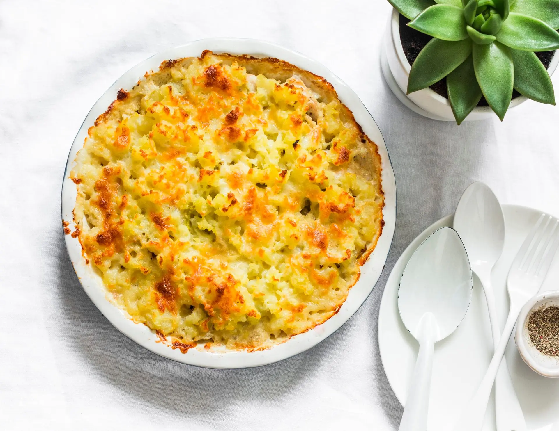 Parmentier au poulet crémeux, au chou-fleur, et aux poireaux