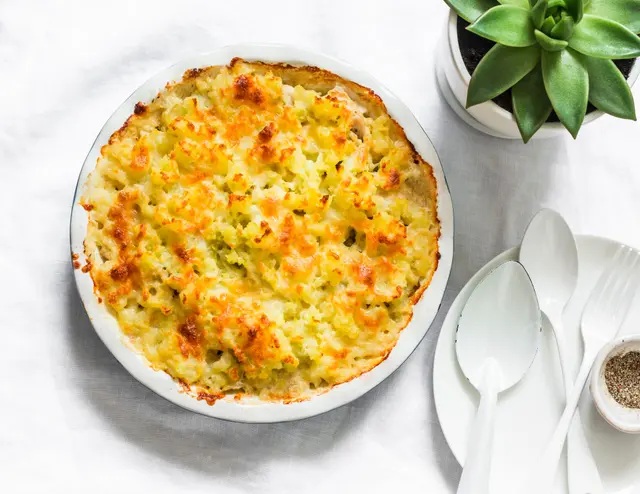 Parmentier au poulet crémeux, au chou-fleur, et aux poireaux