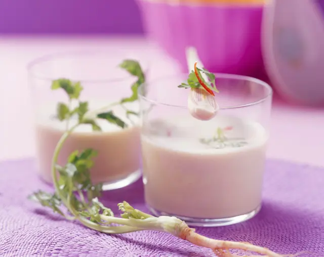 Soupe froide à la citronnelle et à la coriandre
