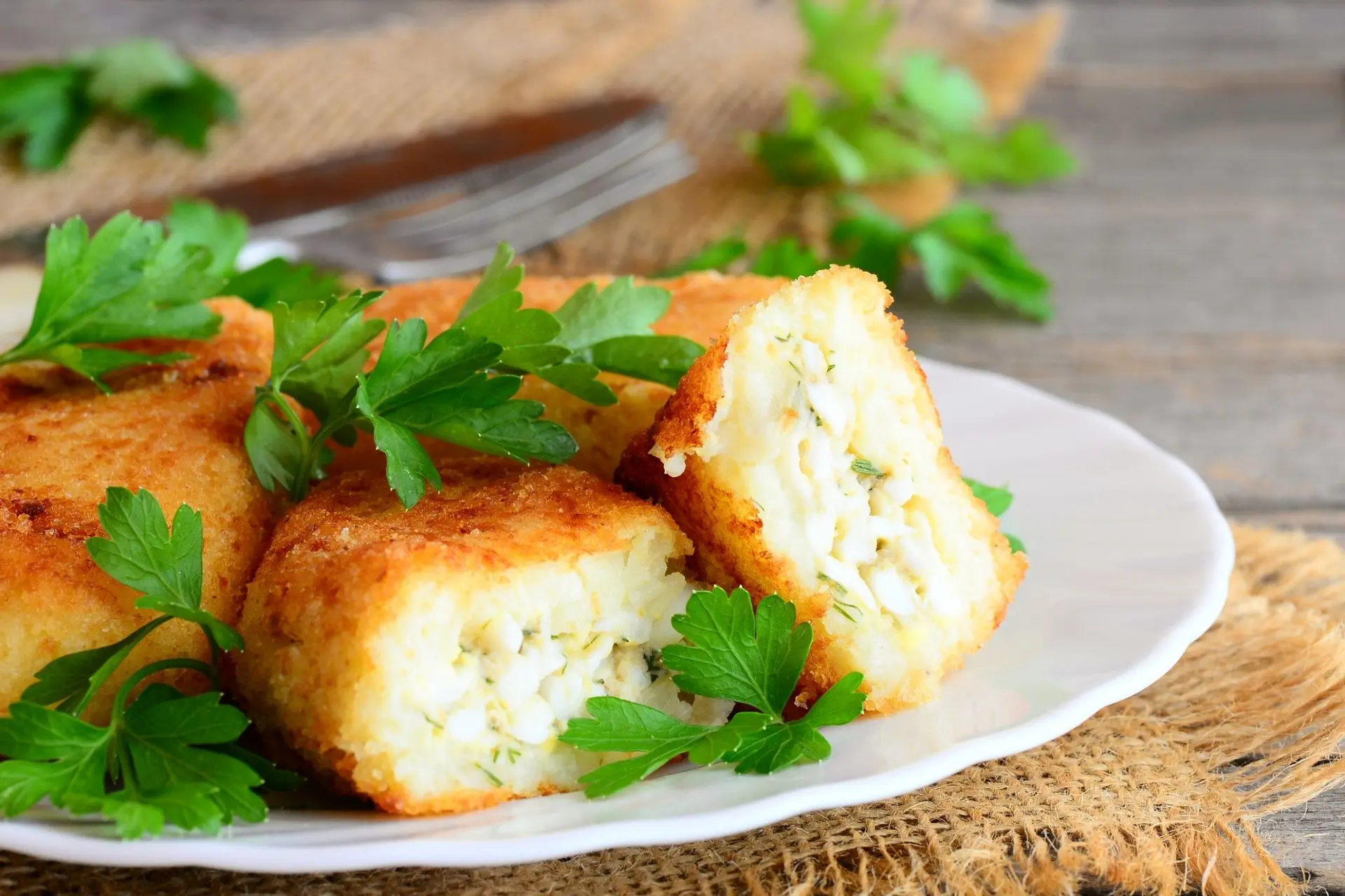 Escalopes de chou-fleur et pommes de terre farcies aux œufs
