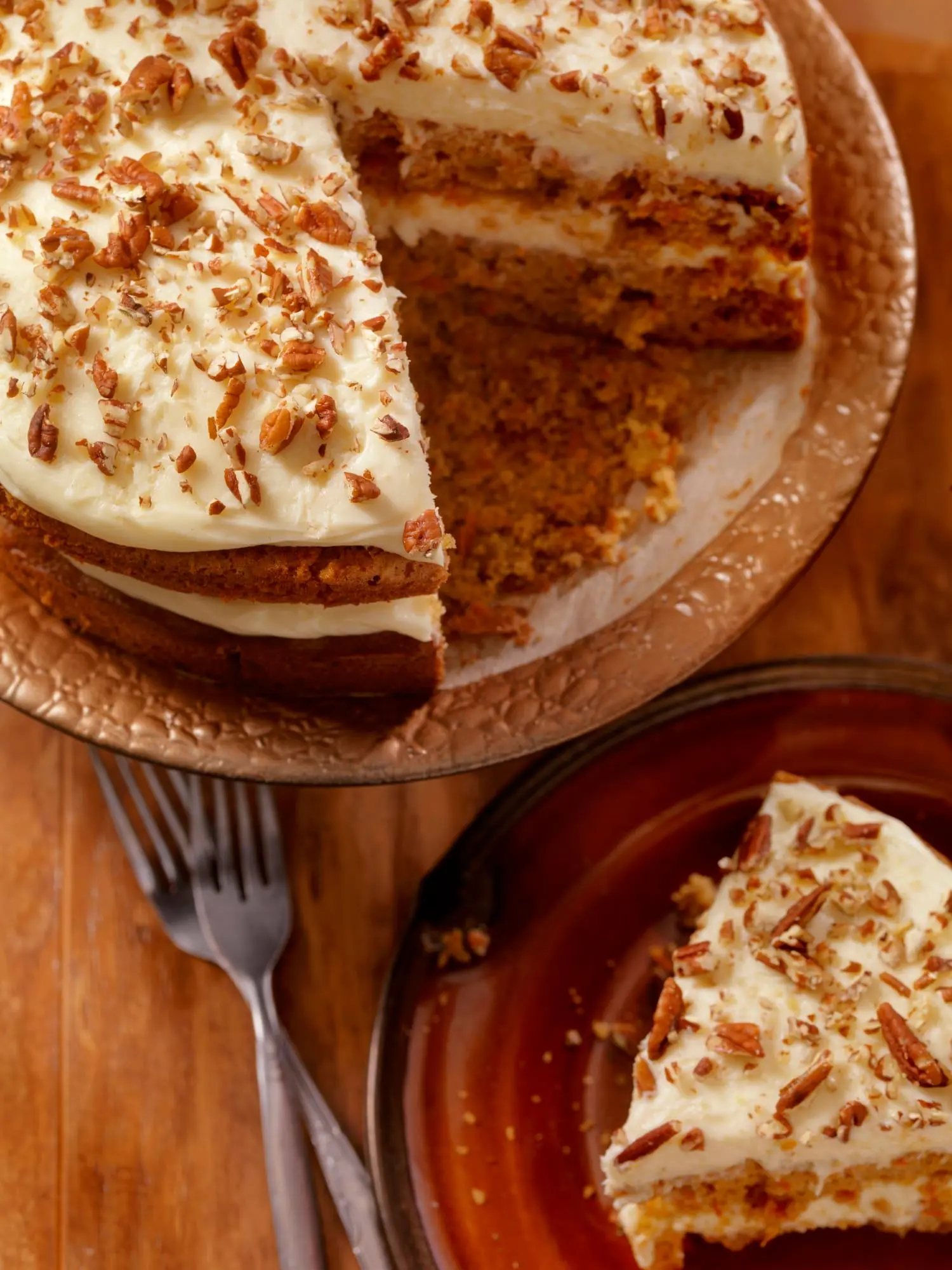 Gâteau aux carottes avec glaçage au fromage à la crème
