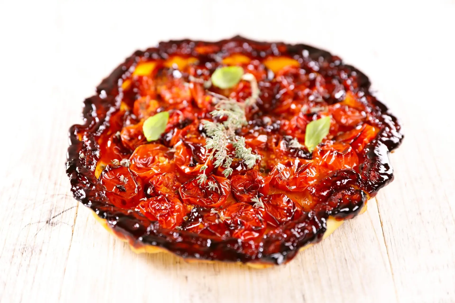 Tarte tatin acidulée à la tomate cerise
