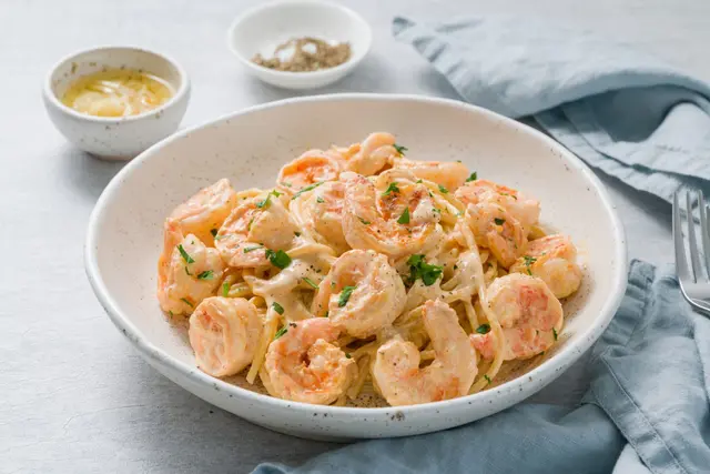 Spaghetti aux crevettes sauce béchamel