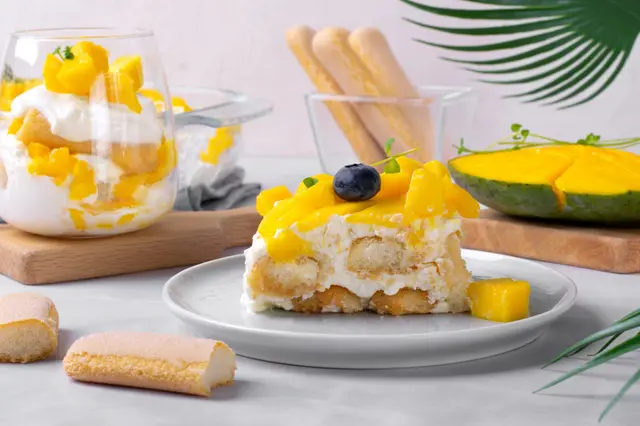 Tiramisu à la mangue et à la crème légère