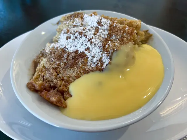 Crumble à la rhubarbe avec crème pâtissière