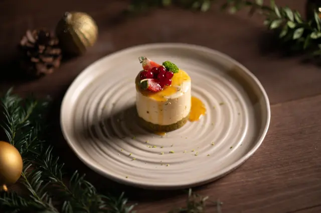 Mousse au café avec fraise et canneberges