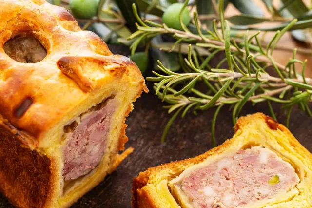 Pâté de lapin en croûte