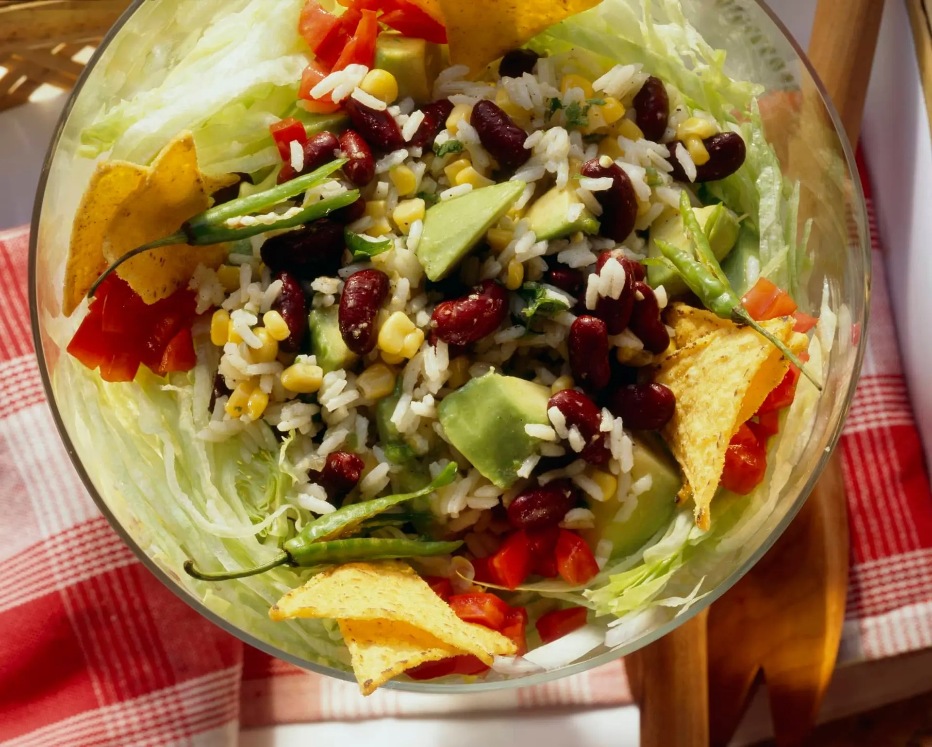 Salade de riz aux haricots rouges, maïs et avocat