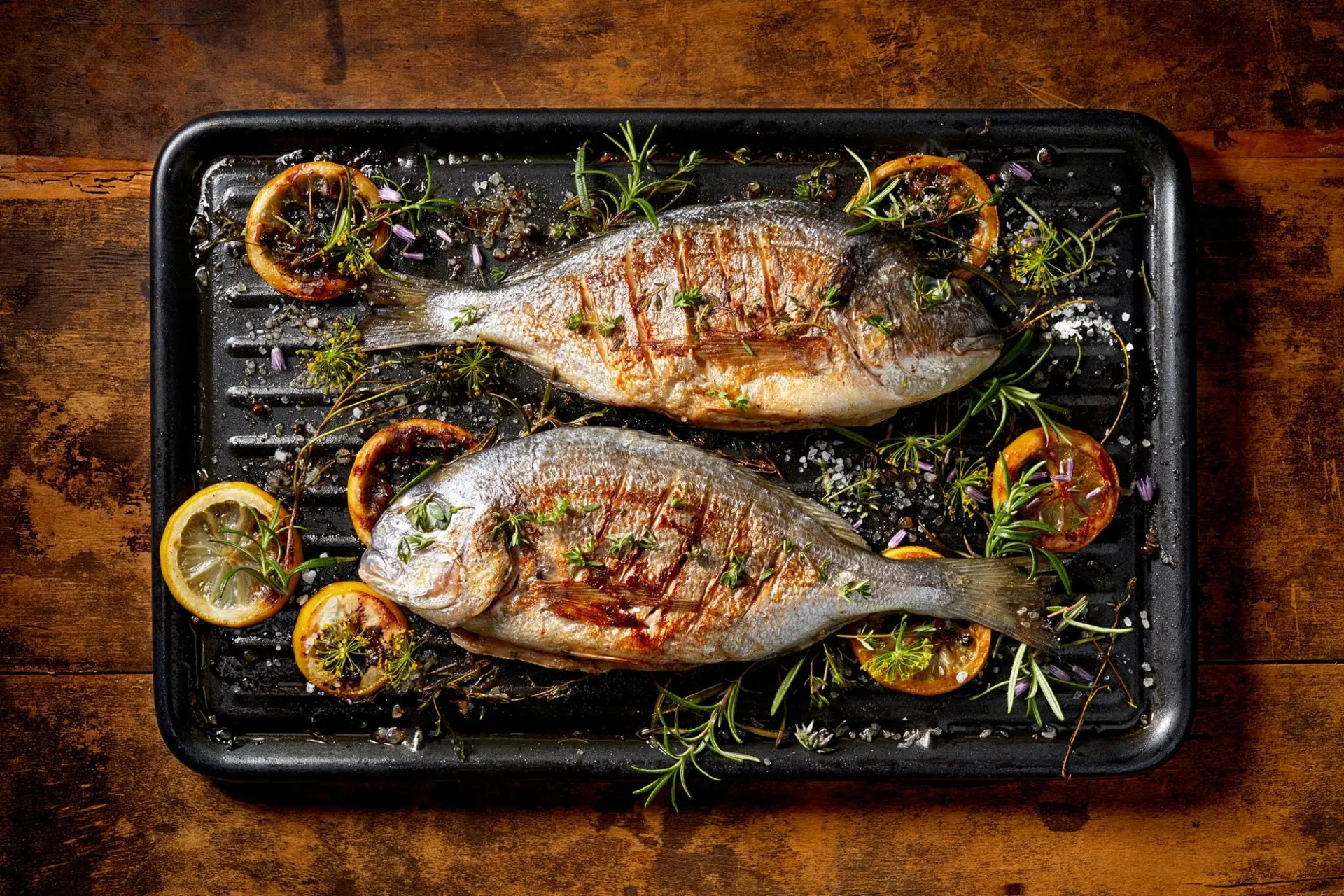 Grillade de dorade aux épices, herbes et citron