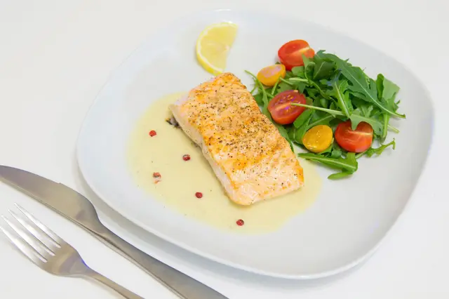 Pavé de saumon nacré à la sauce beurre blanc